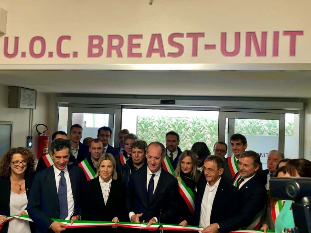 9553-Foto_taglio_nastro_inaugurazione_Breast_Unit_con_Zaia